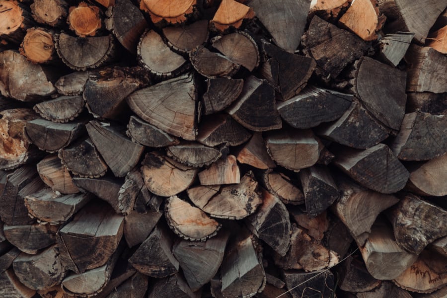 How to tell when firewood is ready to burn